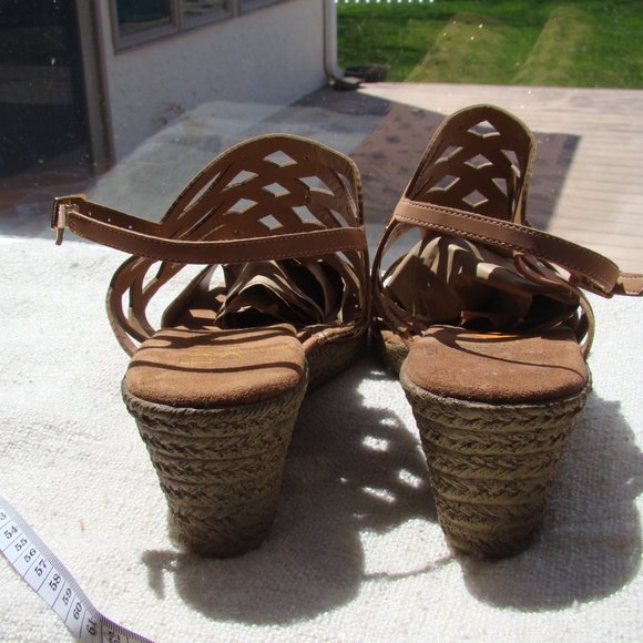 Franco Sarto Vegan leather tan wedge sandals, size 11 - Picture 5 of 6